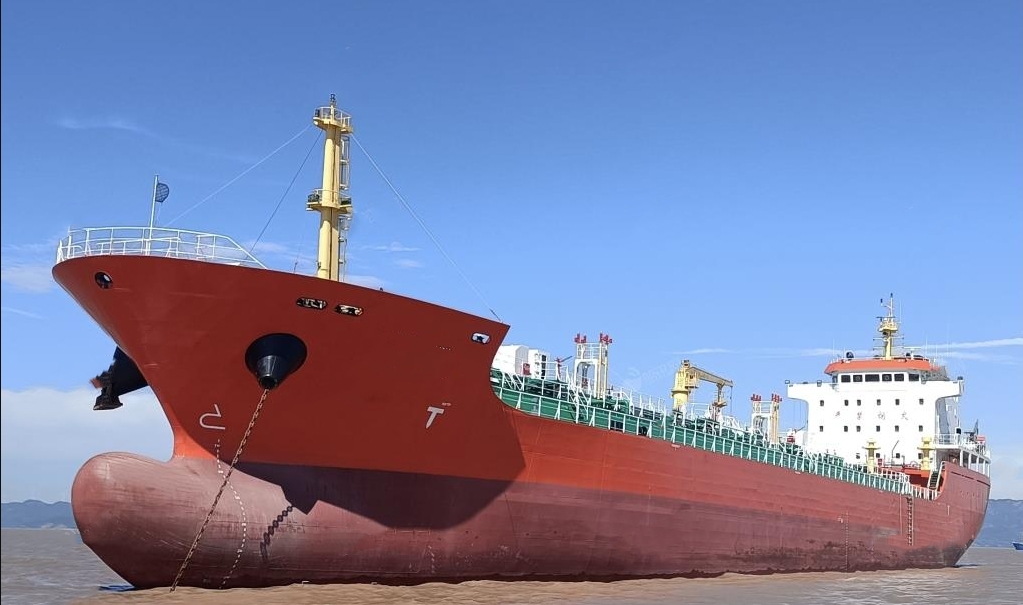 7100 T Product Oil Tanker For Sale