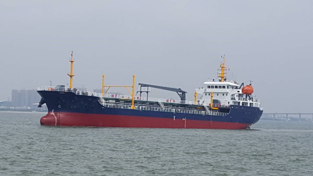 4802 T Product Oil Tanker For Sale