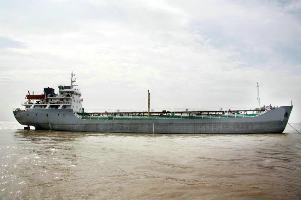 3200 T Product Oil Tanker For Sale