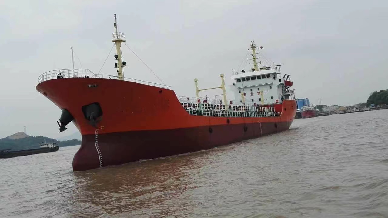 4500 T Product Oil Tanker For Sale