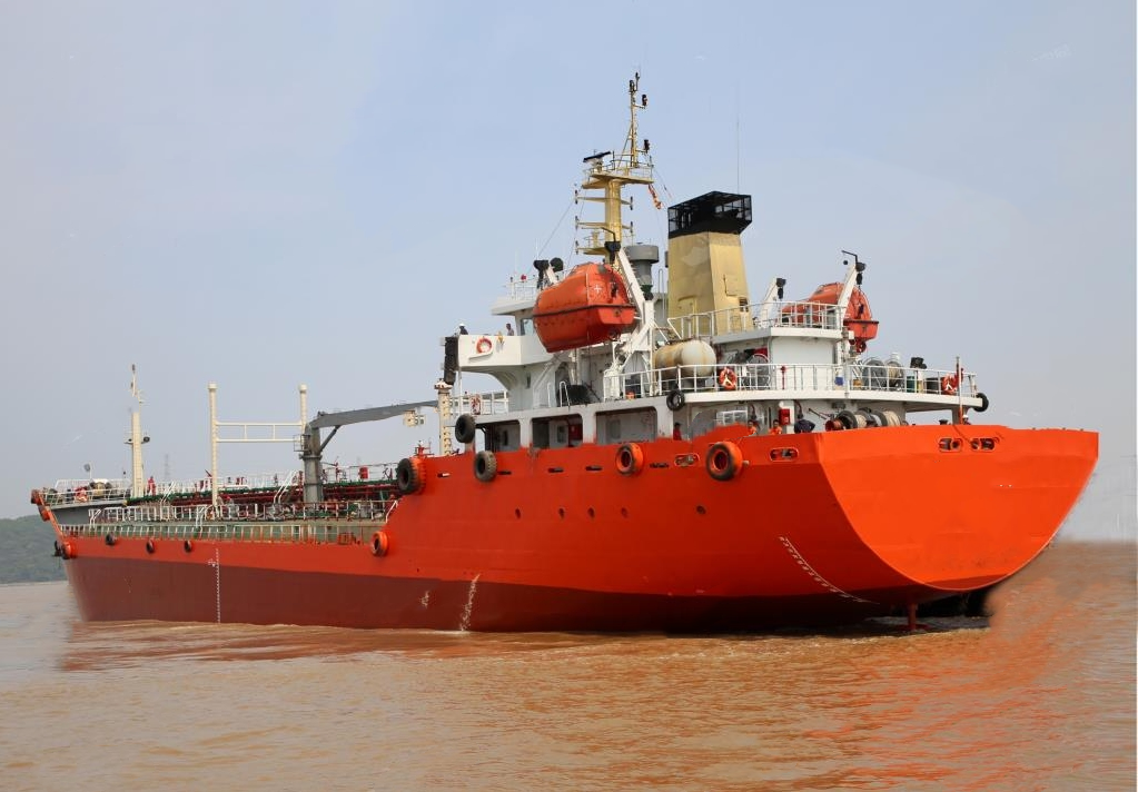 4320 T Product Oil Tanker For Sale