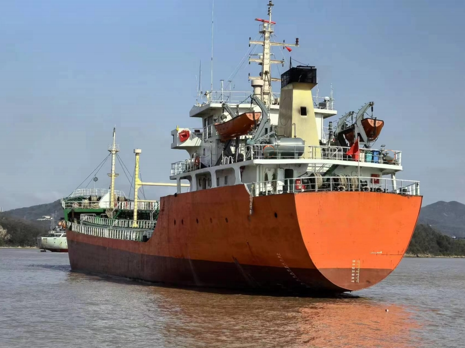 3160 T Product Oil Tanker For Sale