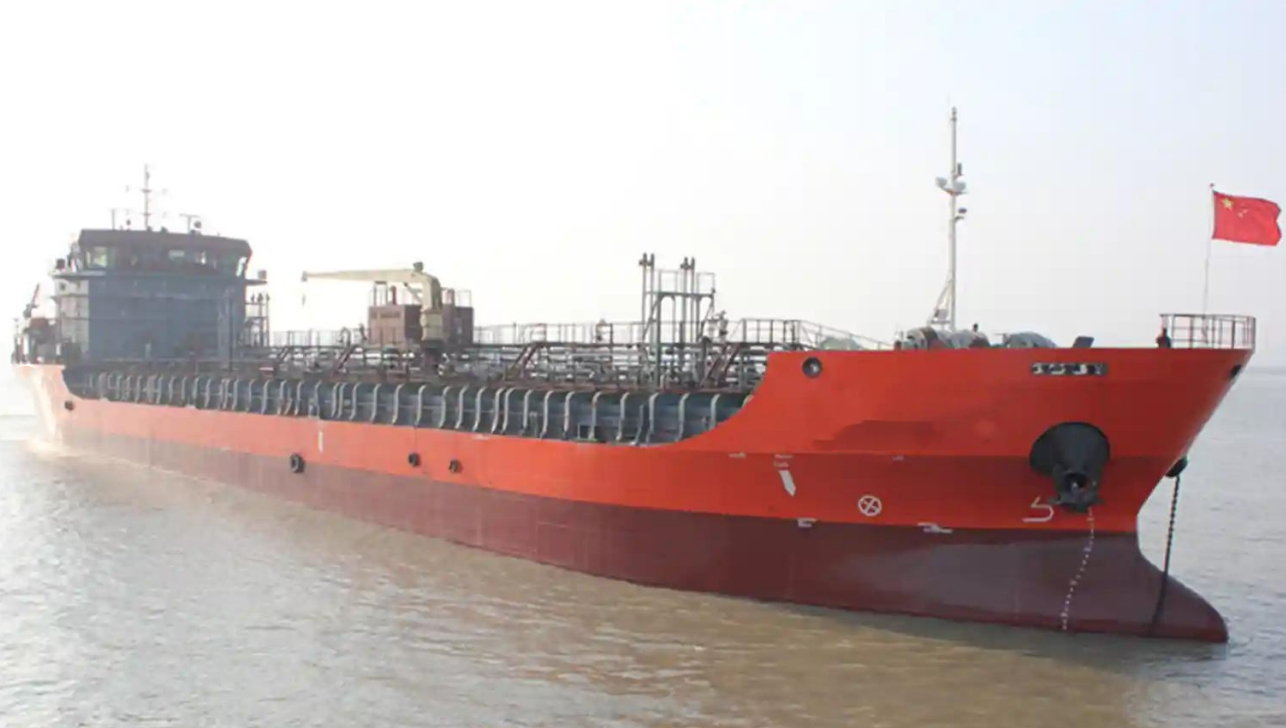 6610 T Product Oil Tanker For Sale