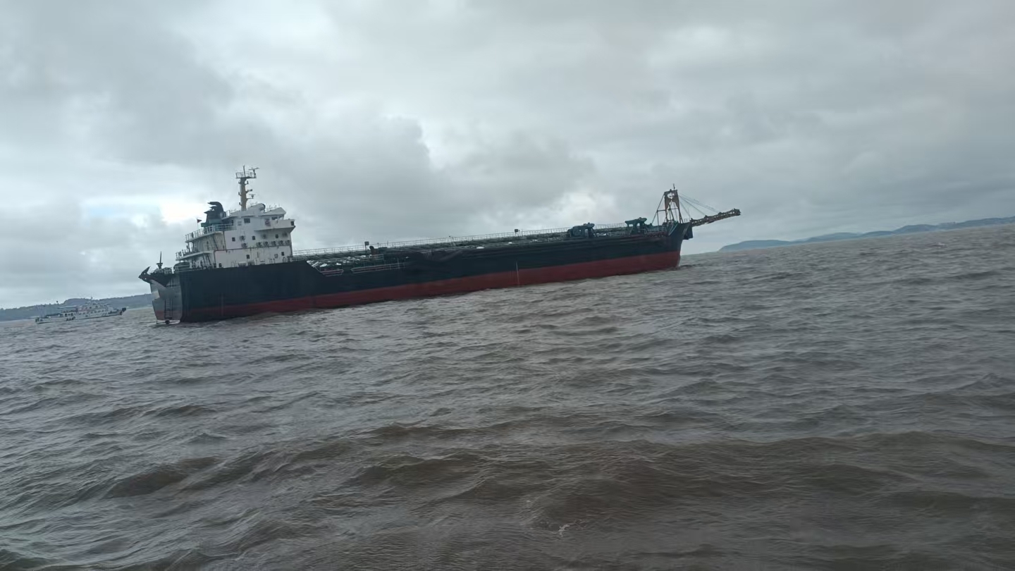 7956 T Self Suction-Unloading Sand Carrier  For Sale