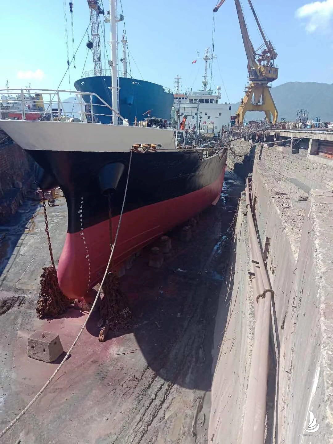 1200 T Product Oil Tanker For Sale