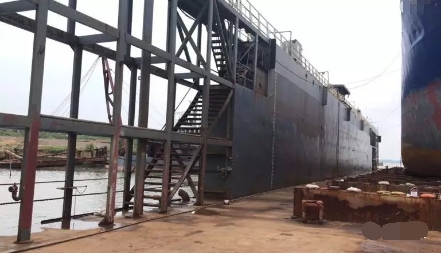 4500 T Floating Dock  For Sale