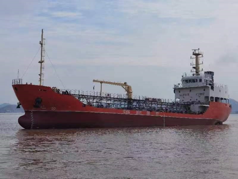 1700 T Product Oil Tanker For Sale