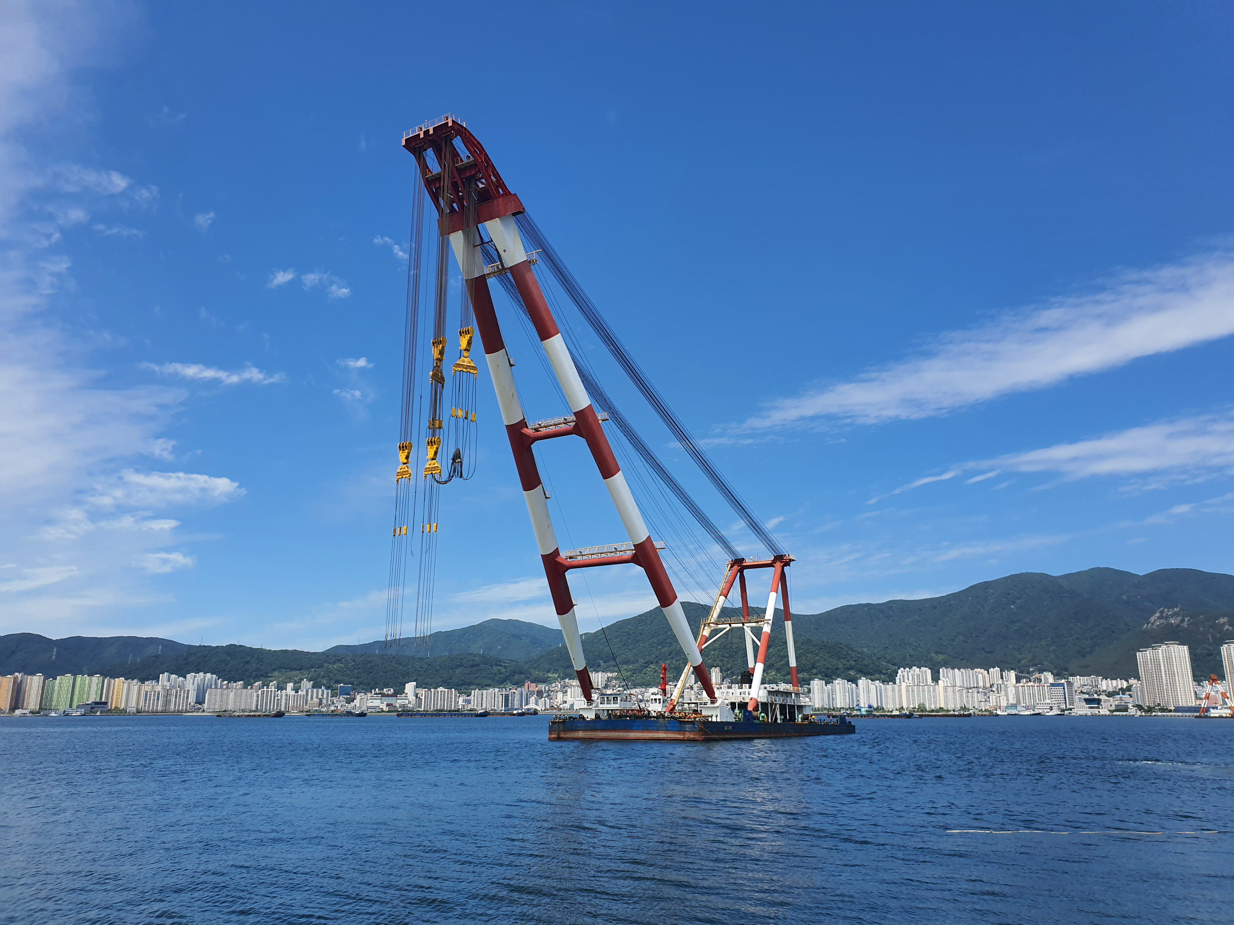 1000 T A-shaped Crane For Sale