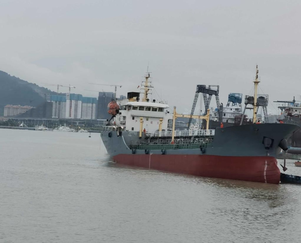 2440 T Product Oil Tanker For Sale