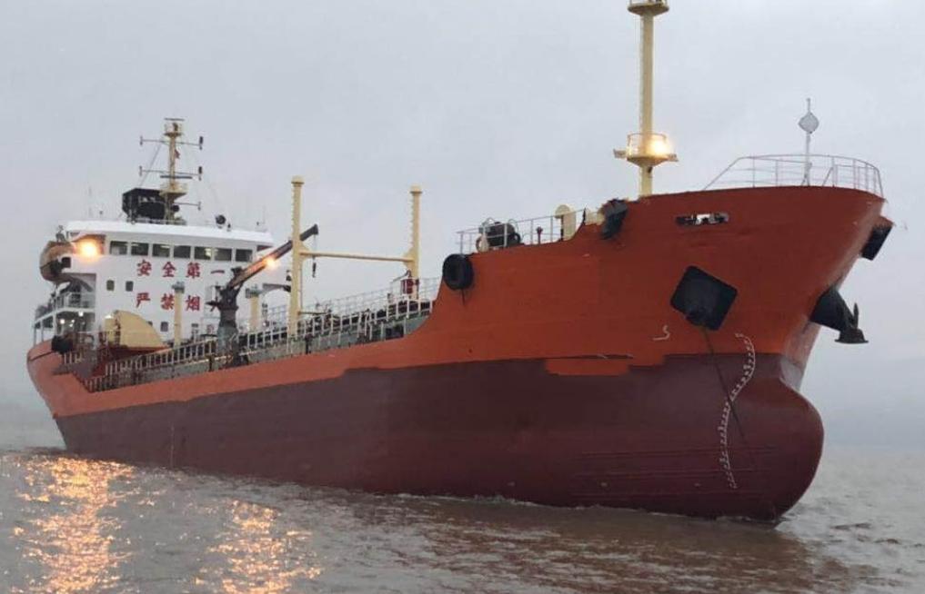 4420 T Product Oil Tanker For Sale