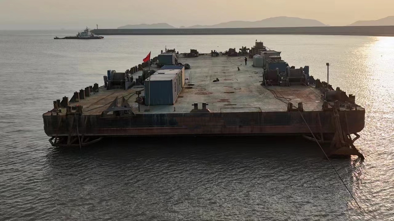 314 FT Non-self-propelled deck barge For Sale