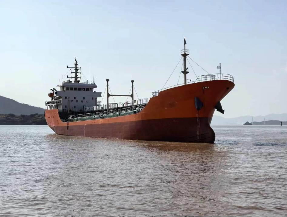 3160 T Product Oil Tanker For Sale