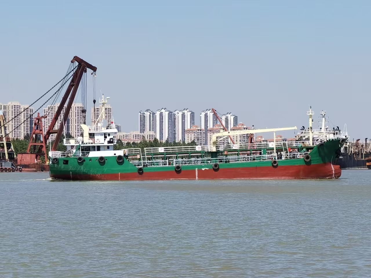 860 T Product Oil Tanker For Sale