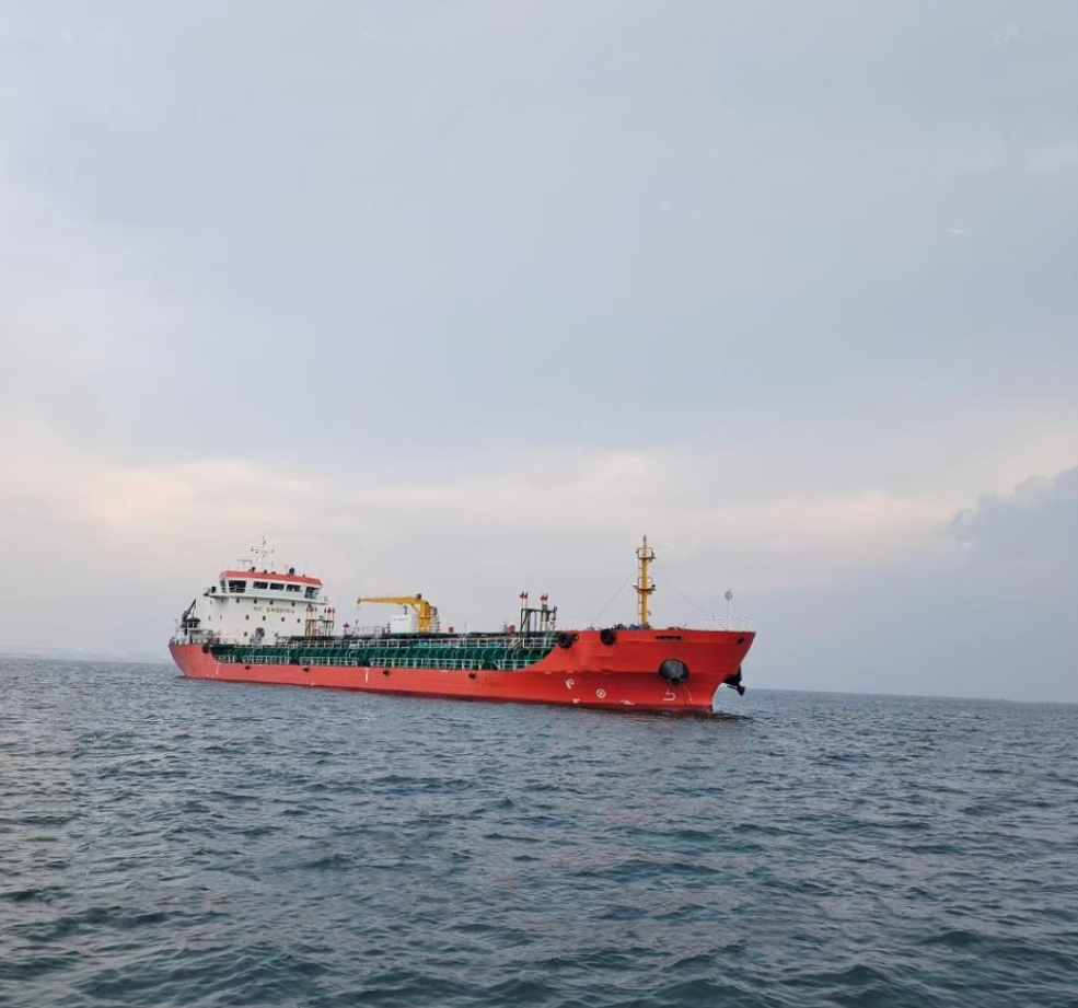 6610 T Product Oil Tanker For Sale