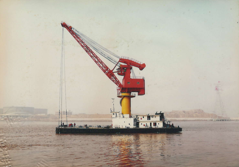 50 T Fully Revolving Floating Crane For Sale