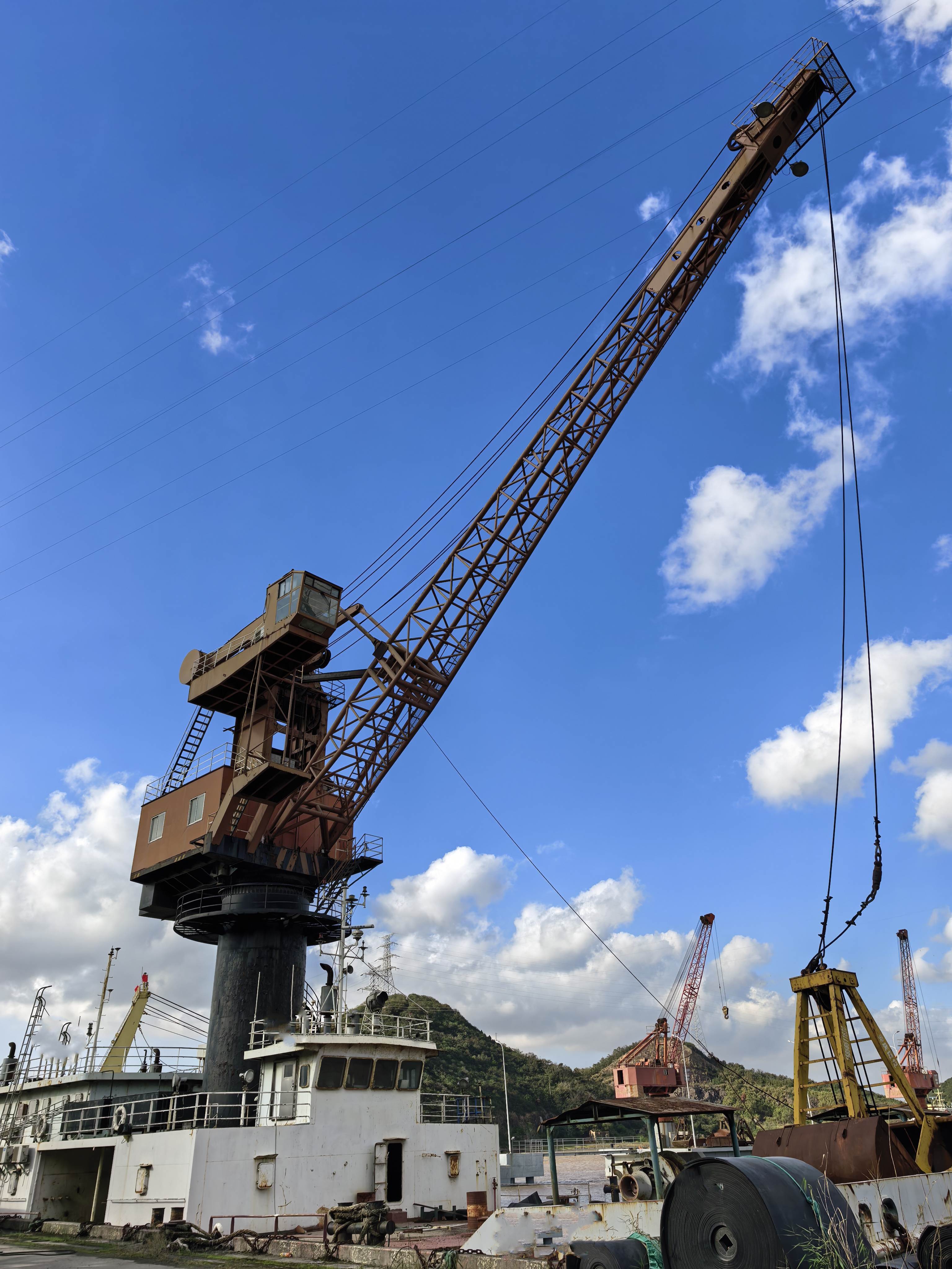 50 T Fully Revolving Floating Crane For Sale