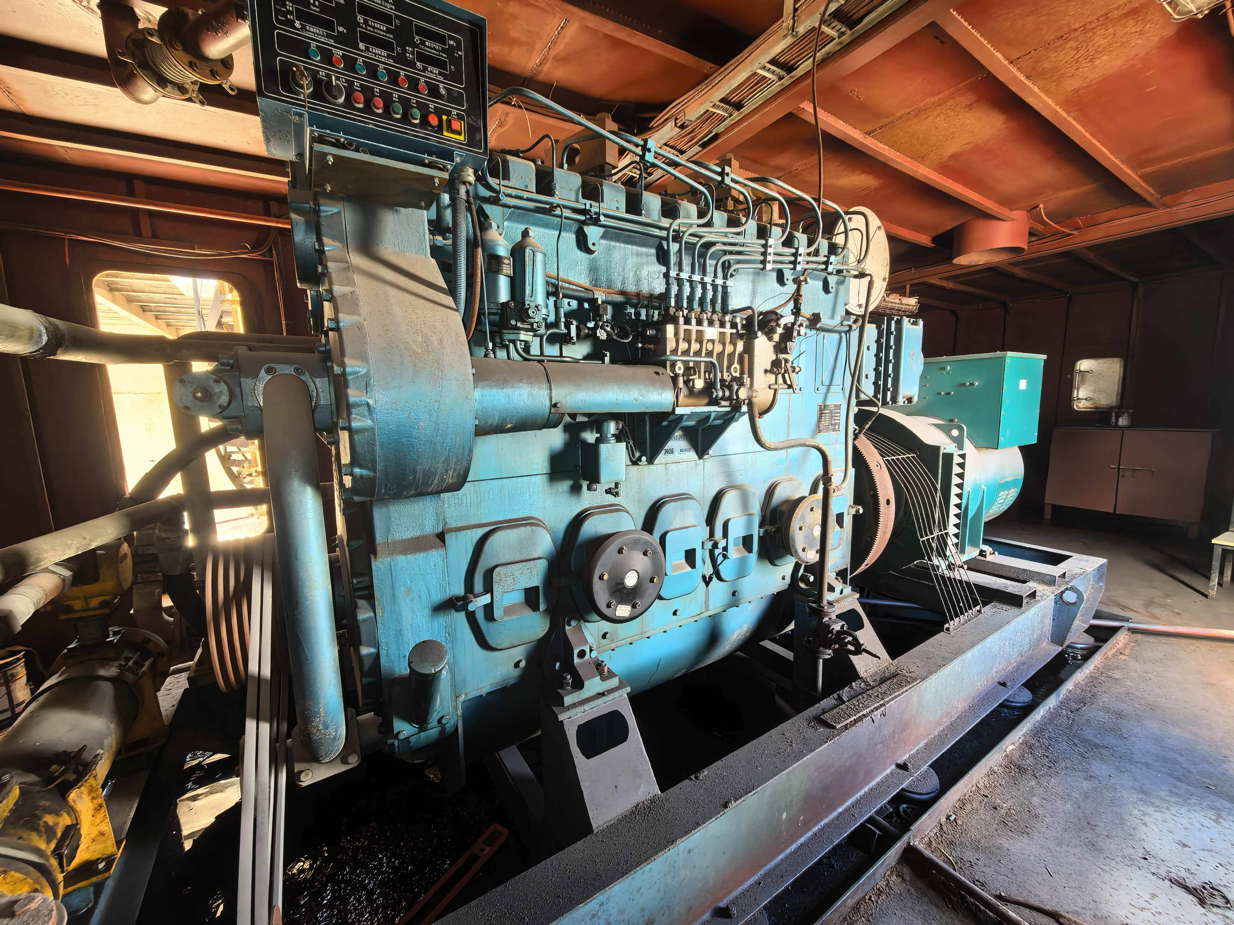 16 T Fully Revolving Floating Crane For Sale