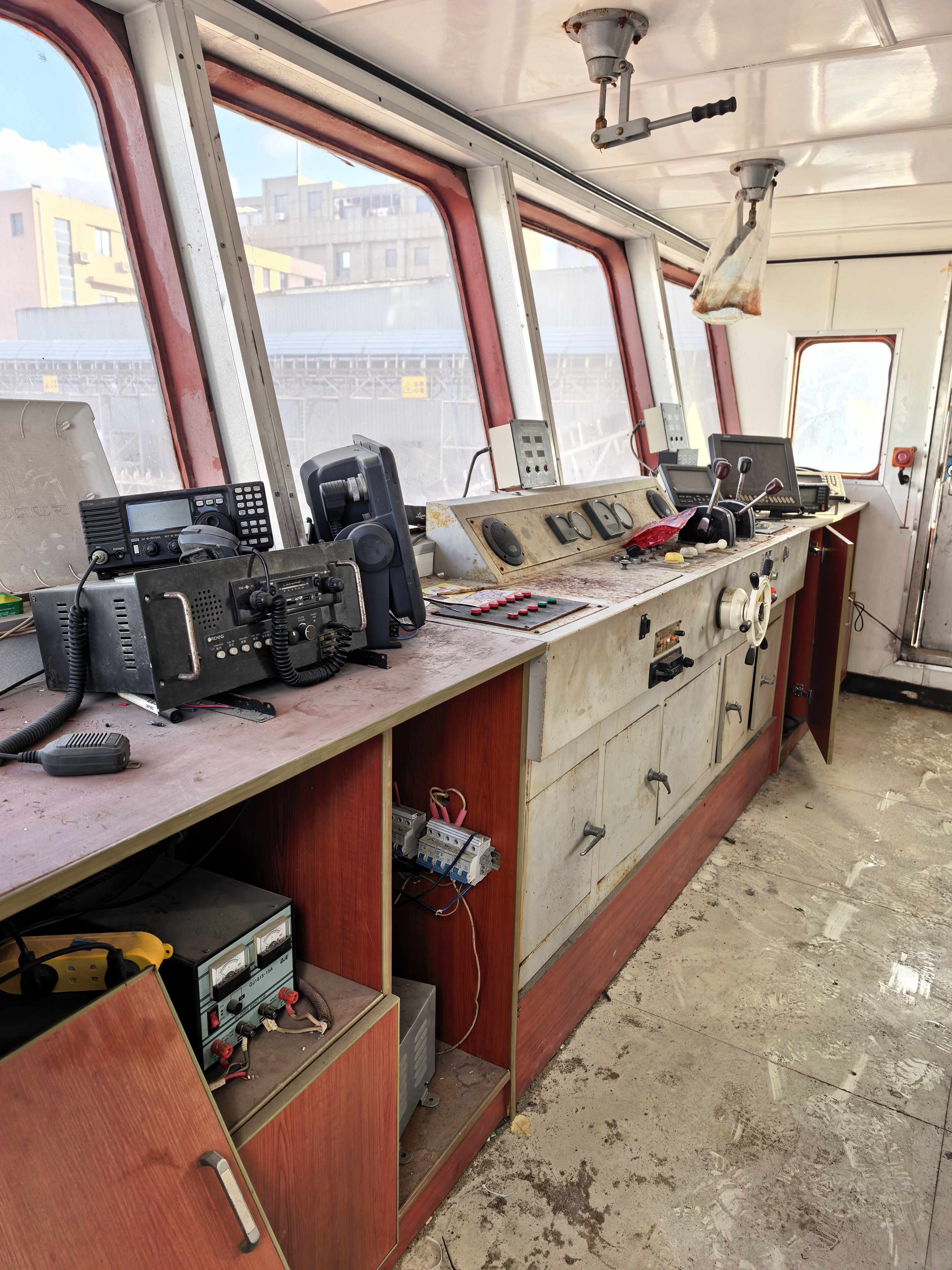 16 T Fully Revolving Floating Crane For Sale