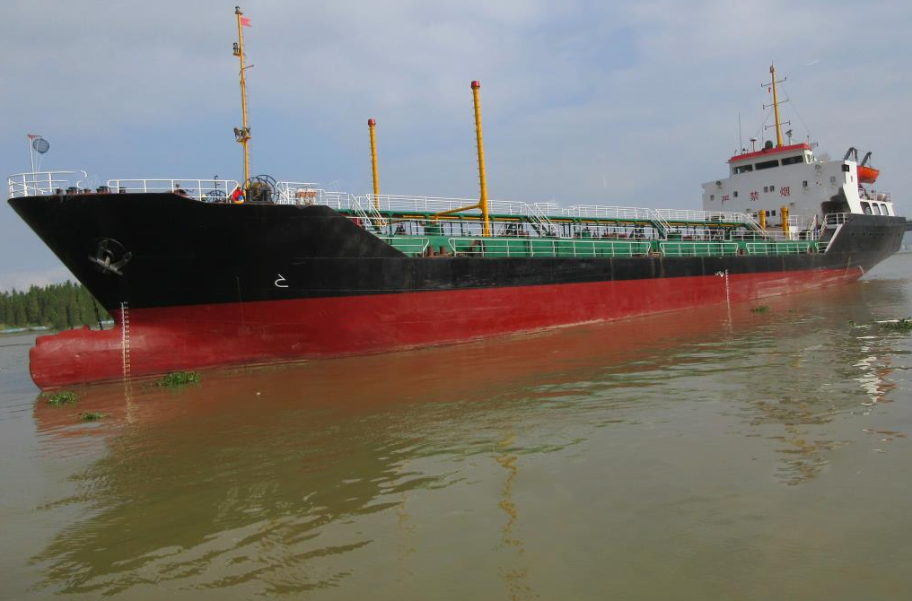 2200 T Product Oil Tanker For Sale