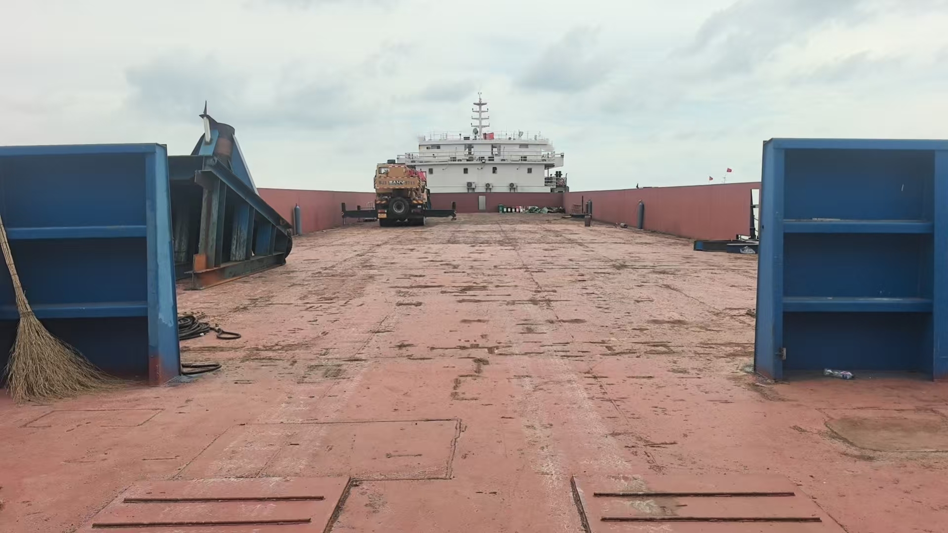 3700 T Deck Barge /LCT For Sale